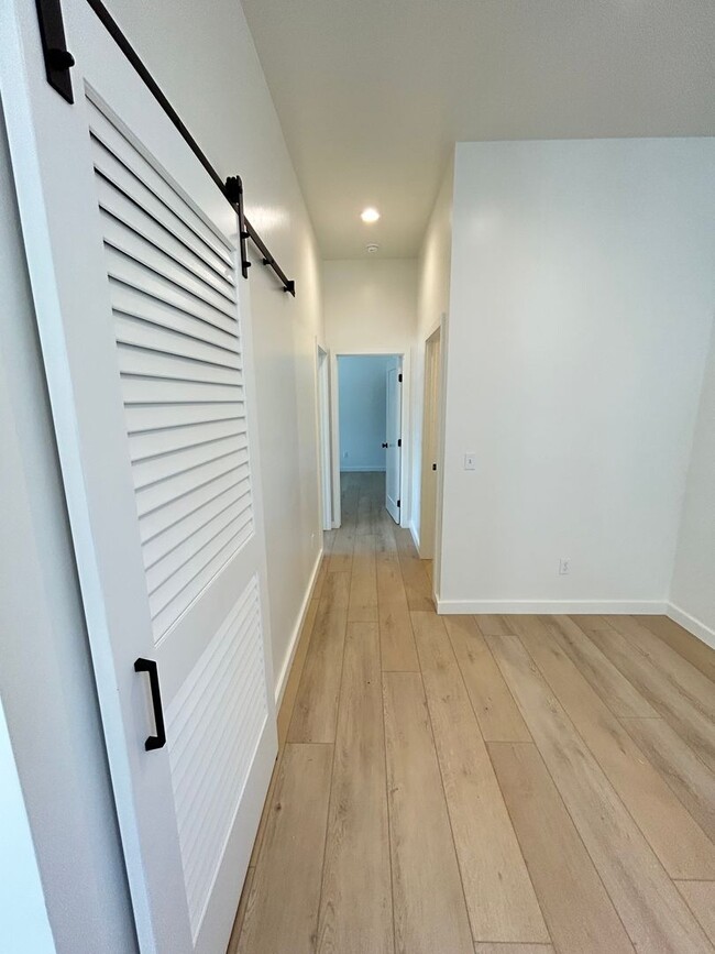 Building Photo - Newly Constructed 2 Bedroom / 2 Bath - Clo...