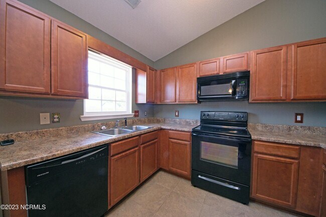 Building Photo - 211 Michel Ct