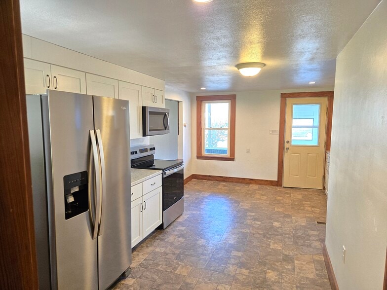 Building Photo - 521 Riverside Dr