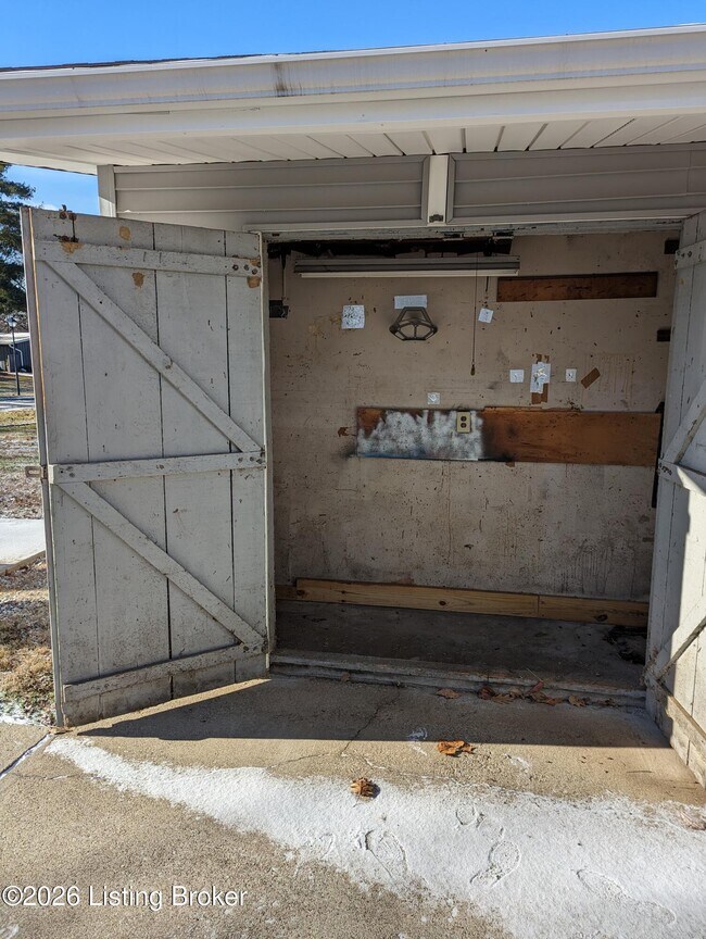 Building Photo - 1701 Brentmoor Ln