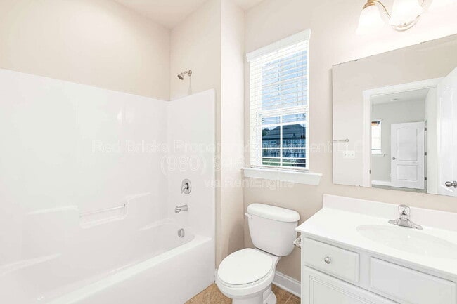 Building Photo - 8608 Lavender Pl