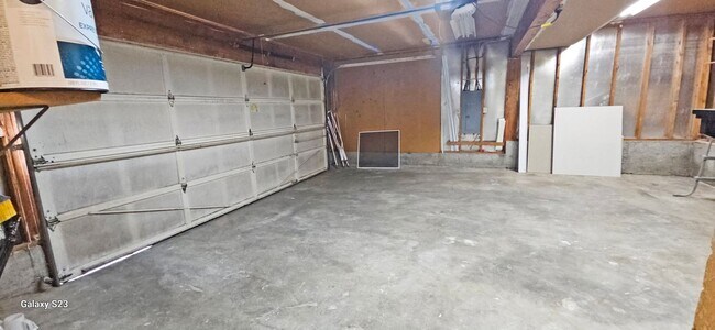 Building Photo - 4 bedroom Home on Highland Golf Course APPLICATION PENDING