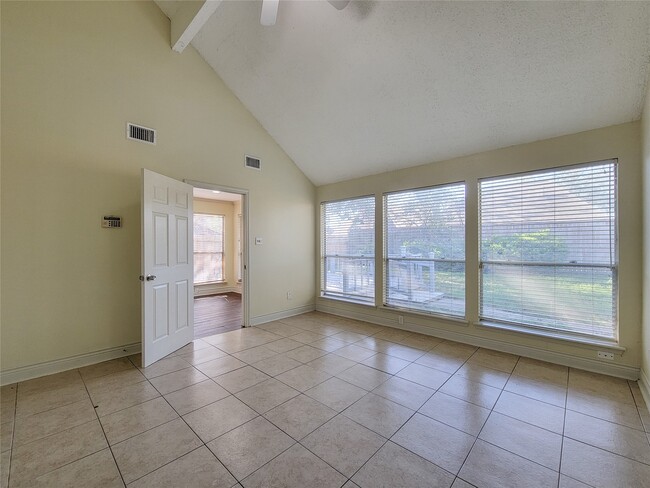 Building Photo - 6215 Francis Marion Dr