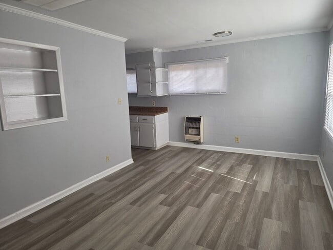 Building Photo - Cute 2 bedroom, 1 bath Duplex