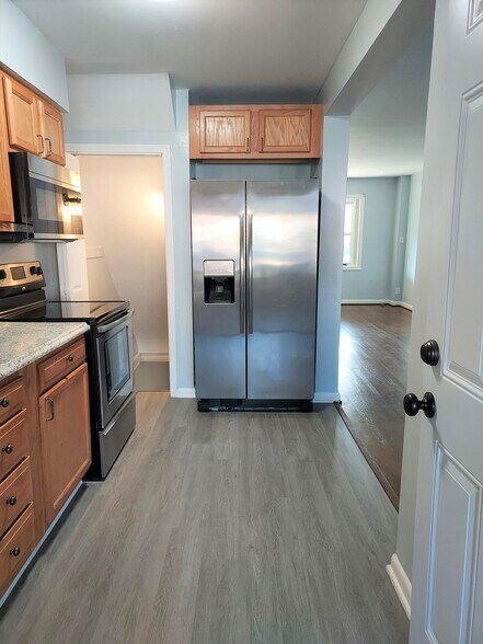 Building Photo - 2242 Graythorn Rd