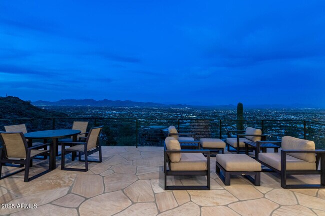 Building Photo - 5810 E Cholla Ln