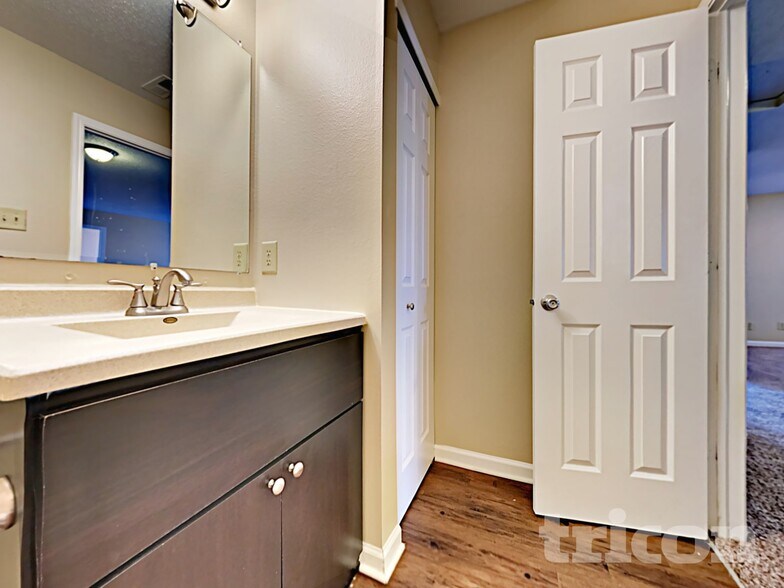 Building Photo - 10787 Emery Dr