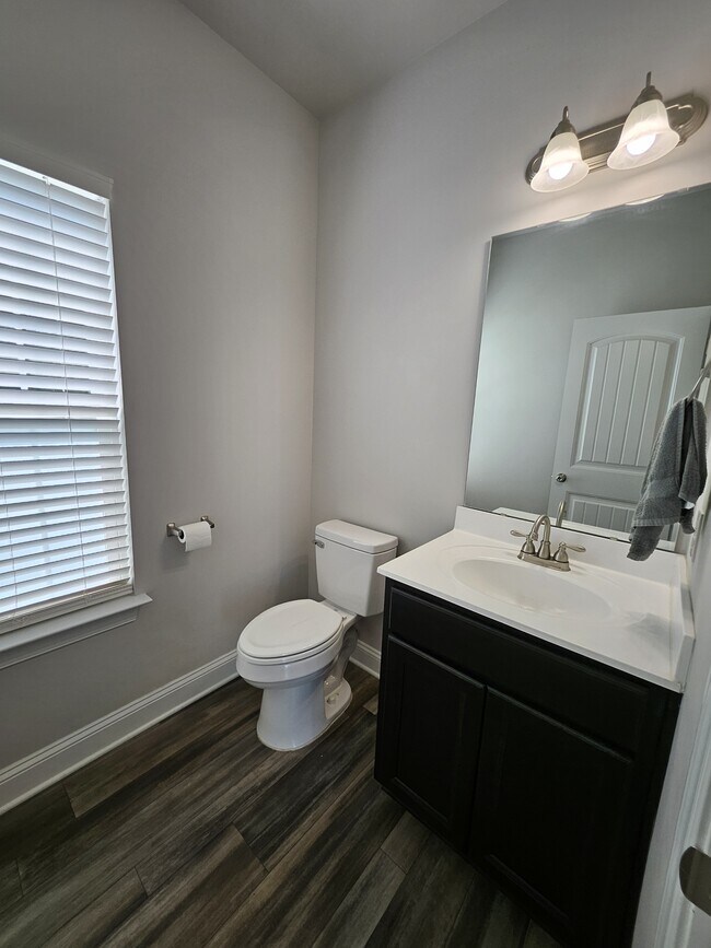 Building Photo - 214 Gracyns Dr