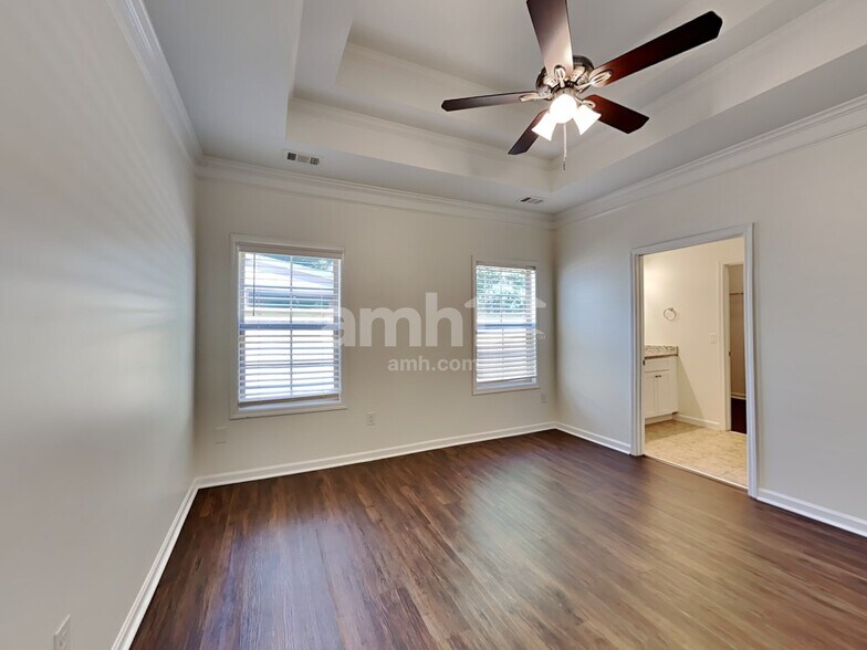 Building Photo - 3227 Hideaway Ln
