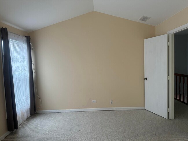 Building Photo - 5602 Tinder