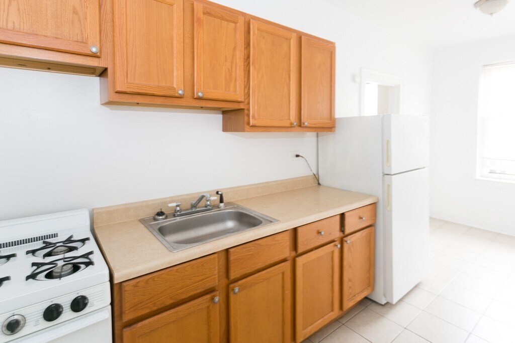 Building Photo - 4856 N Damen Ave