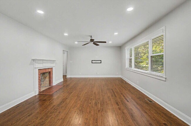 Building Photo - Charming 3-Bed/2.5-Bath Ranch in Durham