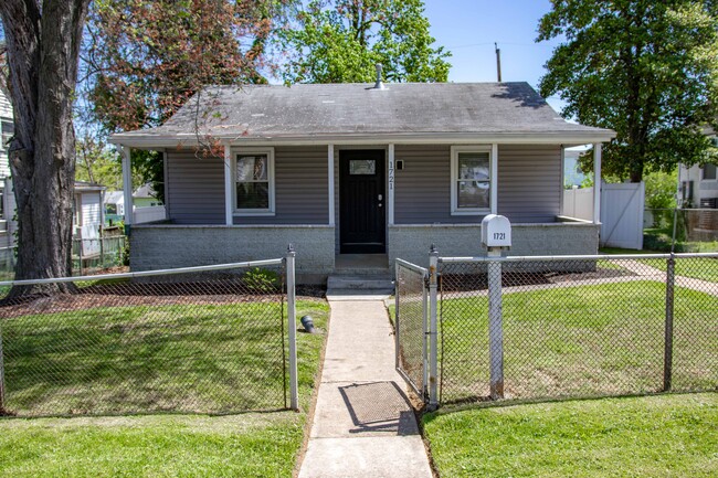 Building Photo - 1721 Glen Curtis Rd