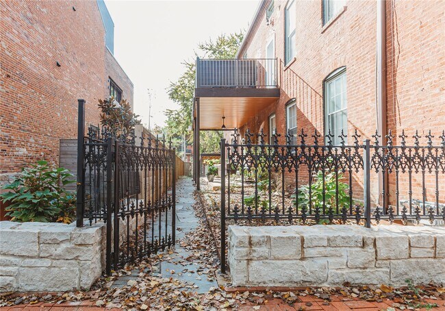 Building Photo - 908 Hickory St