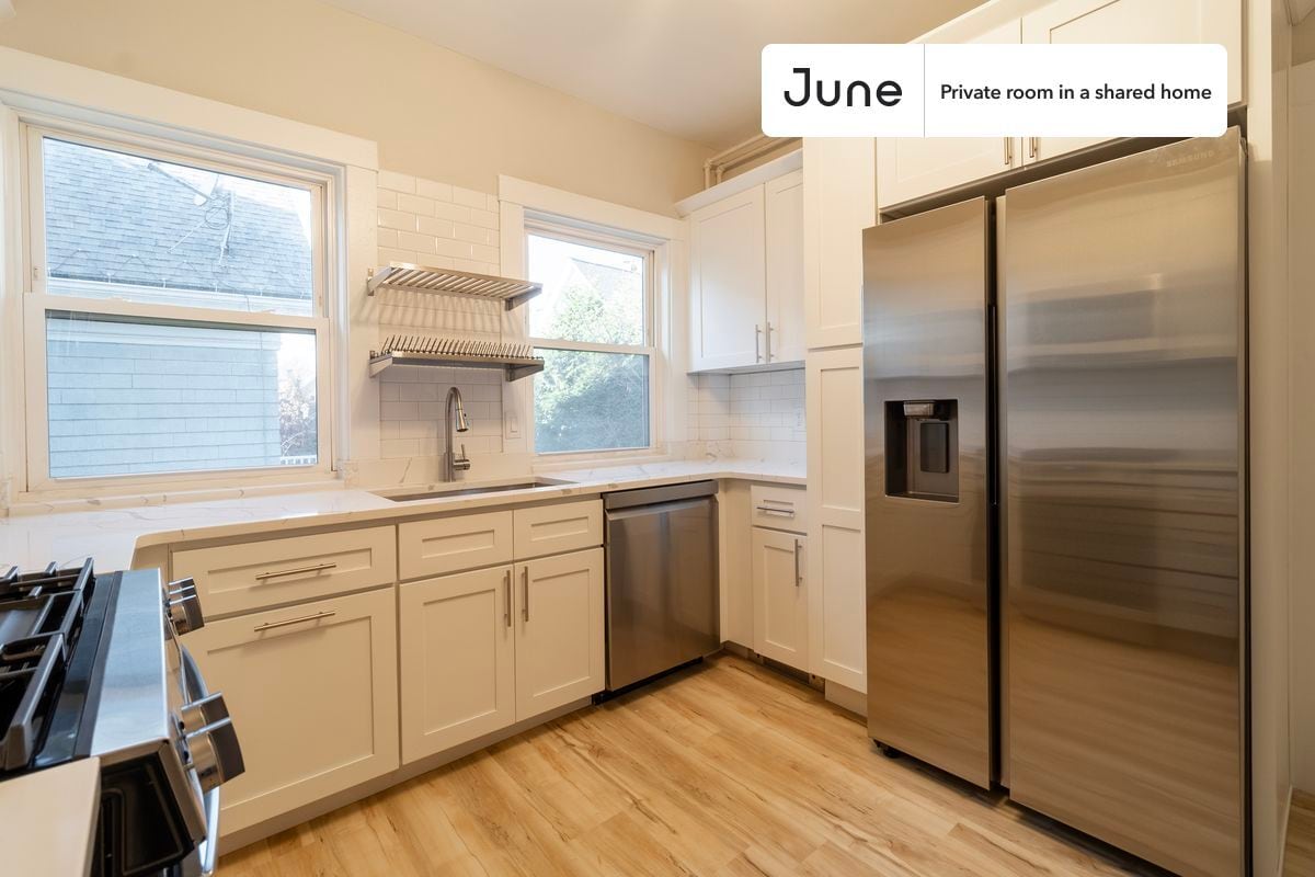 Building Photo - Room in Shared 5 bed/2 bath home in Brookline