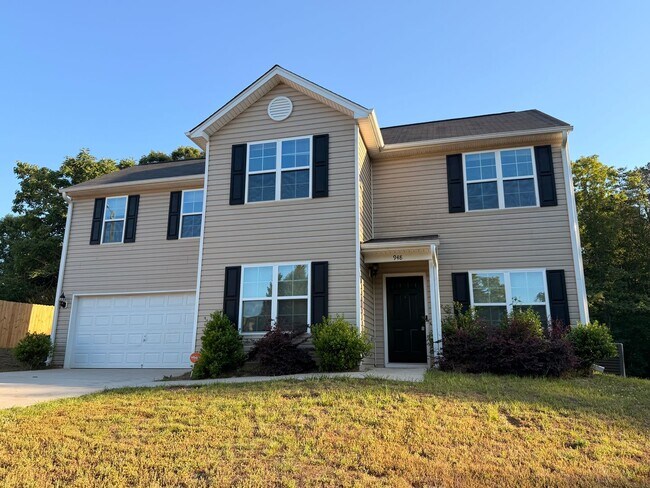 Building Photo - Available Now – Spacious 4BR Home on 1.5 Acres in Rural Hall!