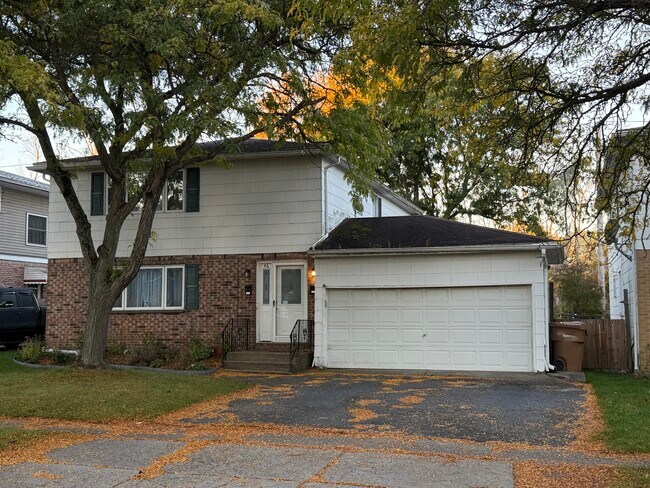 FRONT - 46 Strasbourg Dr