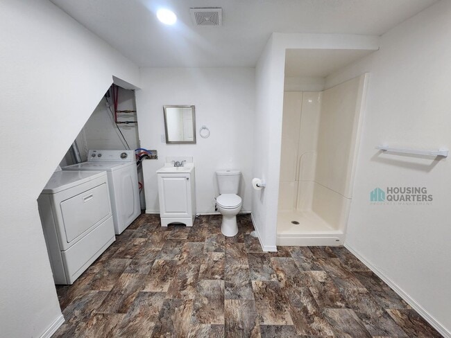 Building Photo - 3904 W Wellesley Ave