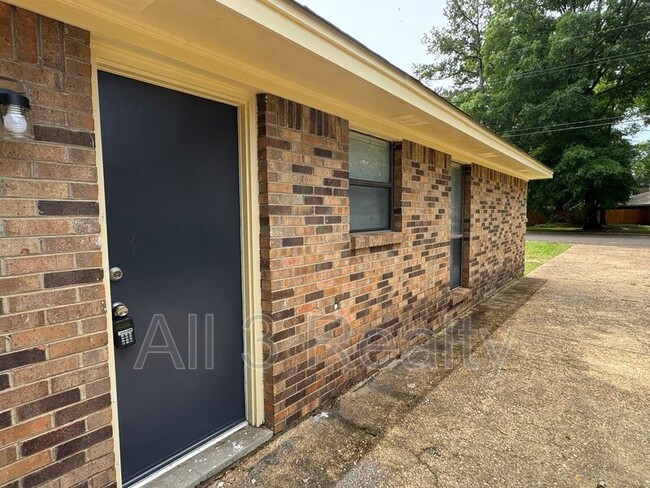 Building Photo - 4107 Beardsley Dr