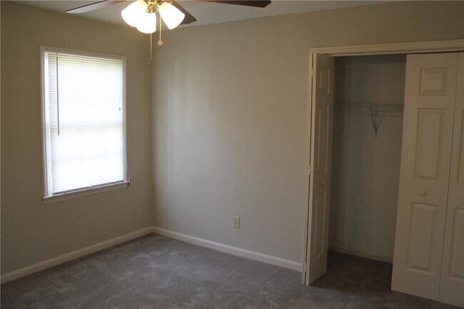Building Photo - 2677 Colony Cir