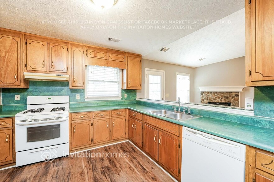 Building Photo - 825 Rambling Rose Ct NW