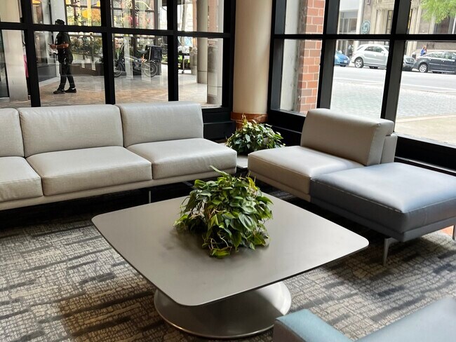 Building Photo - 211 E Ohio St