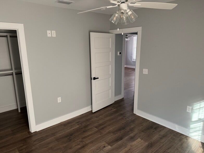 Building Photo - 205 W Ann St