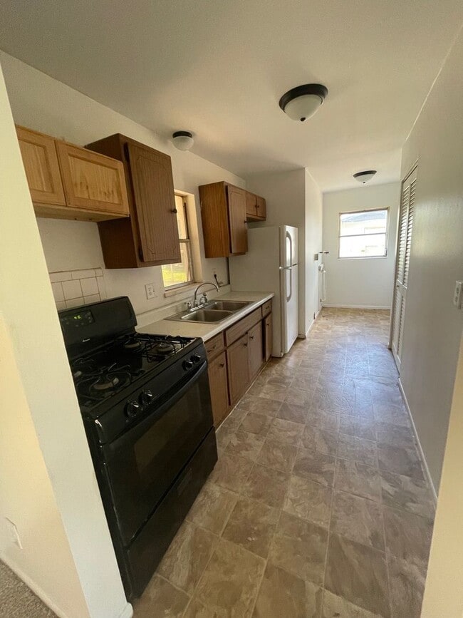 Building Photo - 3 Bed 1 Bath Home | Pet Friendly Fenced Yard | Washer Dryer Hook Ups | Section 8 Welcome