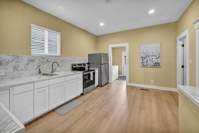 Building Photo - FULLY FURNISHED HISTORIC CHARMER BETWEEN UNR & DOWNTOWN – UTILITIES INCLUDED, MODERN UPGRADES, PR...