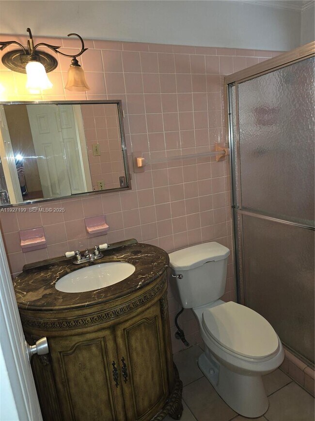 Building Photo - 1113 NE 2nd St