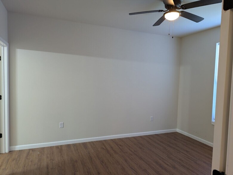 Building Photo - 117 Harmony Mdws Ct