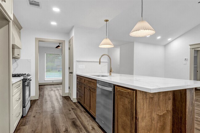 Building Photo - 10115 Kirkbluff Dr