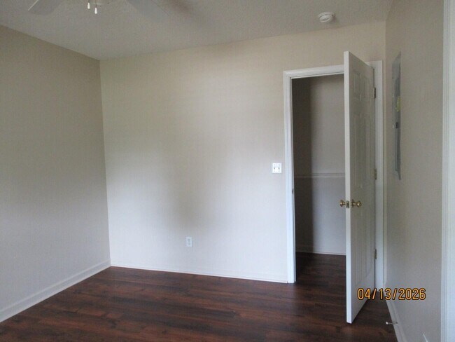 Building Photo - 3590 Oleander Dr