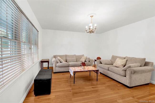 Building Photo - 752 Pelham Rd