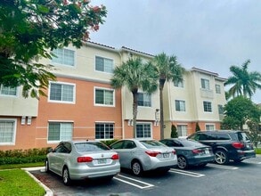 Building Photo - 9849 Baywinds Blvd