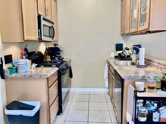 Building Photo - 1627 W Porter St