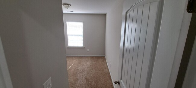 Building Photo - Magnificent Two Story Five Bedroom Home in Northeast Columbia -  Short Commute to Fort Jackson or...