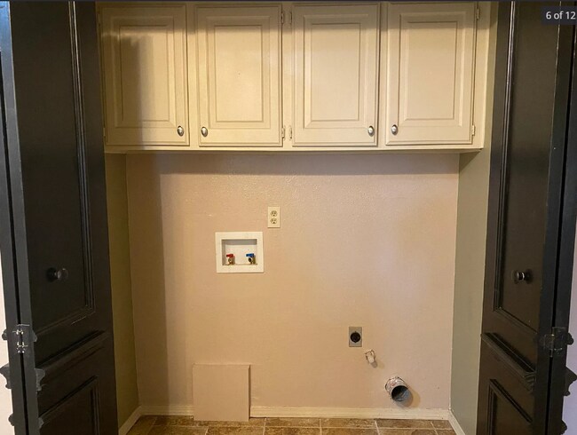 Building Photo - 3000 Rosewood Ln