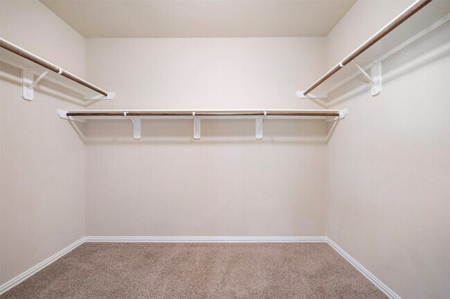 Building Photo - 2 Painted Post Pl