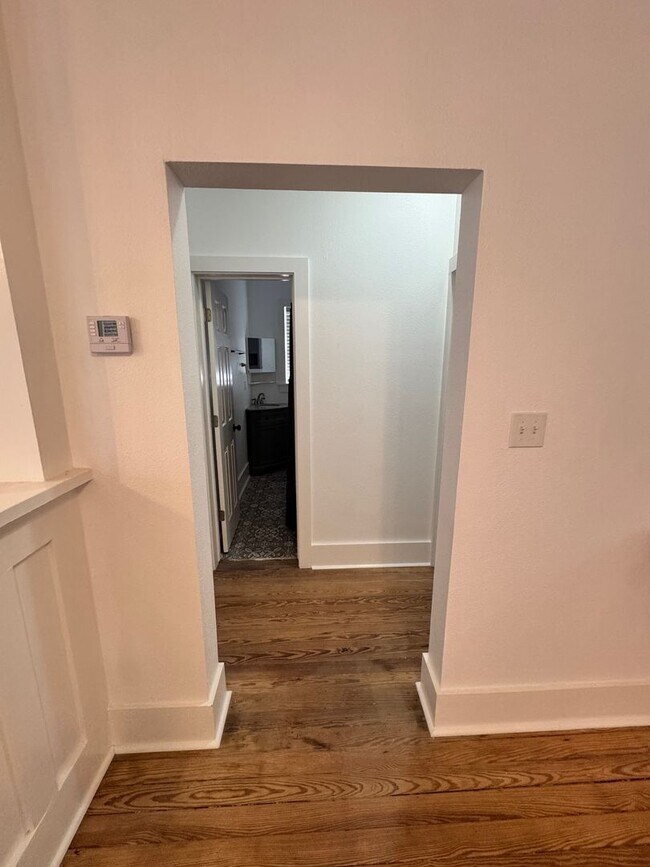Building Photo - Move-In Ready & Recently Updated 2-Bedroom...