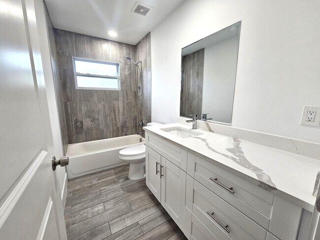 Building Photo - 2447 NW 5th St