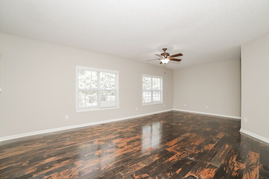 Building Photo - 5725 Newnan Cir