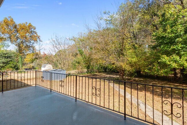 Building Photo - 4010 Emerald Lake Dr