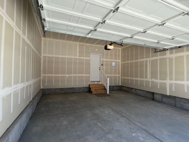 Building Photo - TOWNHOUSE IN TAYLORSVILLE