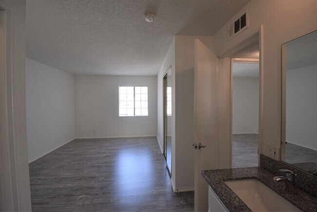 Building Photo - 11225 Huston St