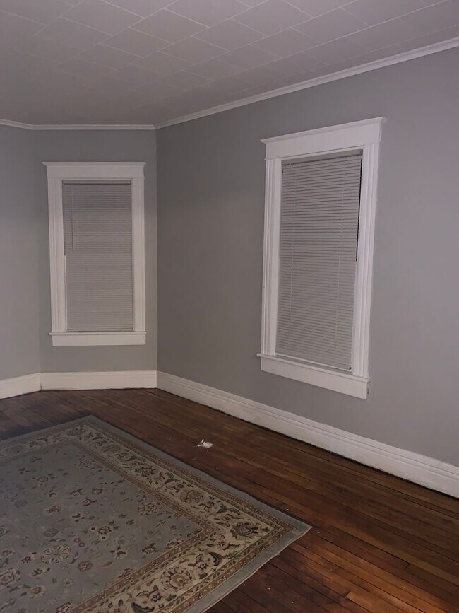 Building Photo - 39 N Pawling St