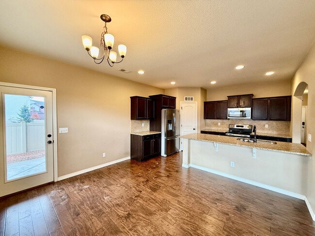 Building Photo - Beautiful Bedroom in Forest Meadows!