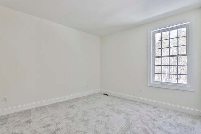 Building Photo - 22 Reeds Ferry Way