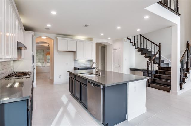 Building Photo - 1221 Dakota St