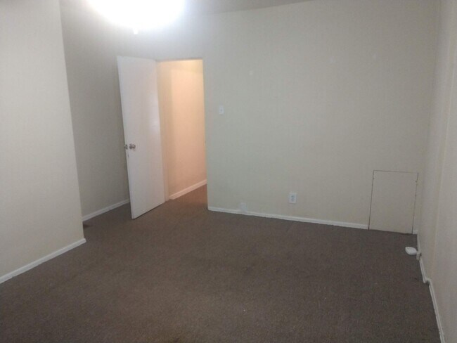 Building Photo - Beautiful Home for Rent With Some Utilitie...